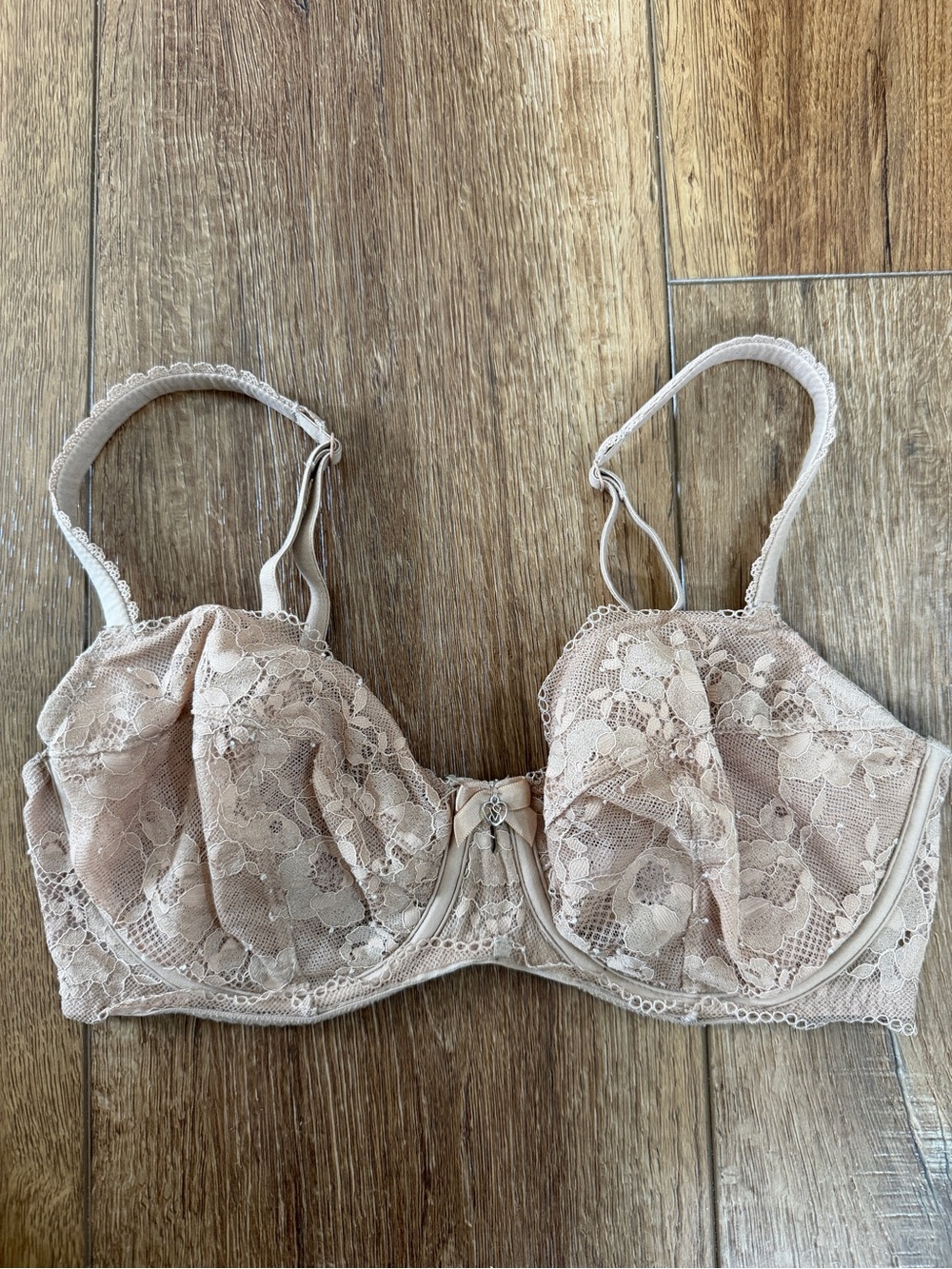VS Lace Underwire Bra in Nude